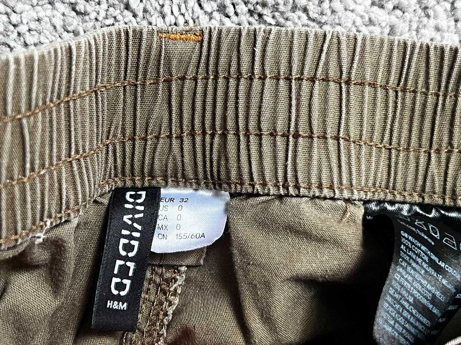 Pantaloni verzi cargo
