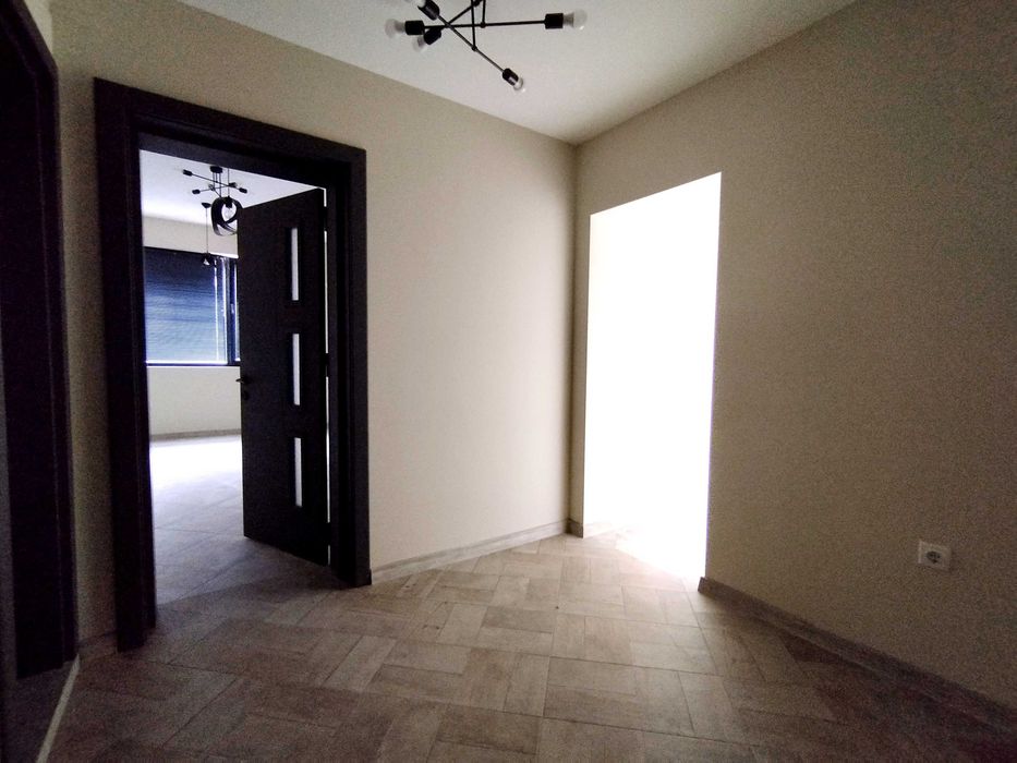 Дава се под наем Офис в Перник, Изток - 67 кв.м за 612 € - Снимка #2