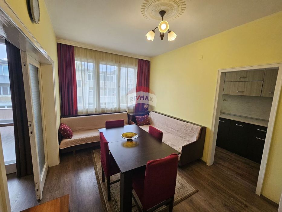 Четиристаен апартамент под наем, Окръжна болница