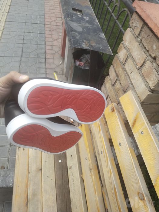 Krossovka sotiladi 39-40 razmer 60.000 sum