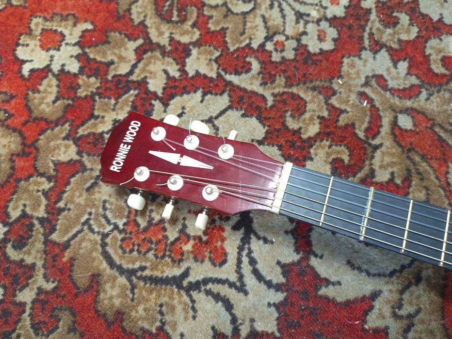 Продам гитару за 15000