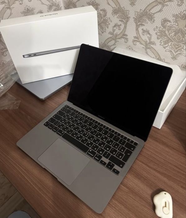 Продам Apple Macbook Air 13 2020