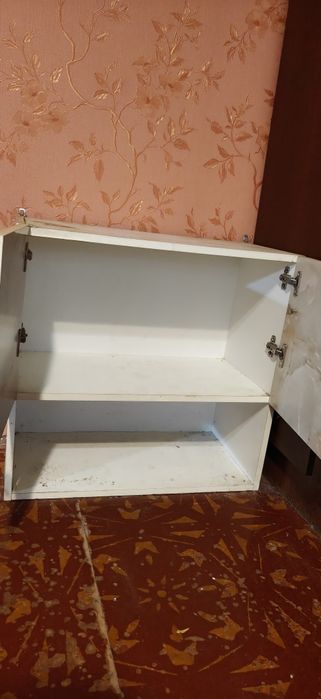 Кухонный подвесной шкаф.
