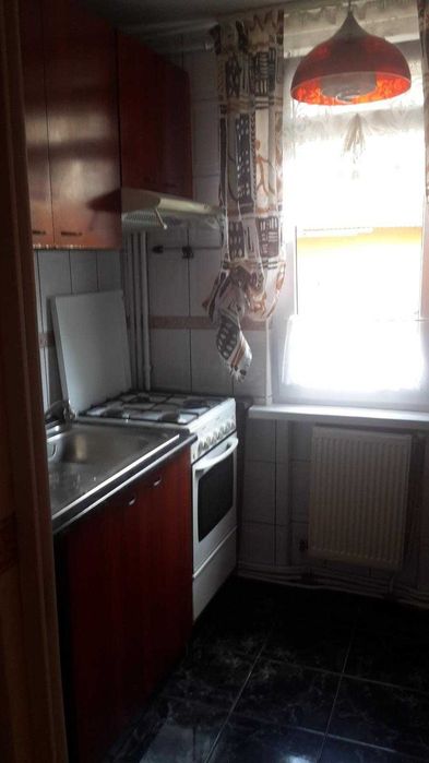 Inchriez apartament cu 2 camere zona centrala-1300 lei/luna