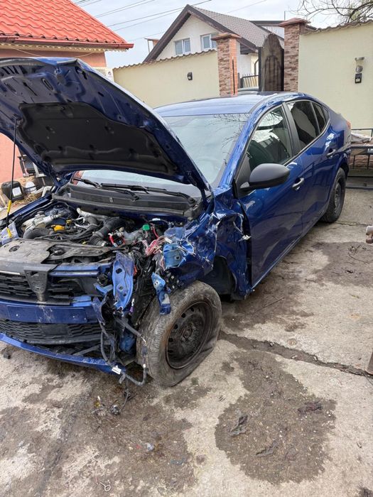 Vand Logan lll avariat conform pozelor