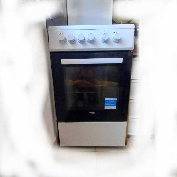 Готварска печка BEKO FSE 56000 GW, 4 зони, A клас