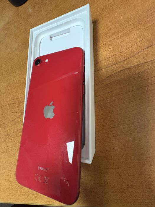 Продавам телефон Iphone SE 2020 +Нова батерия