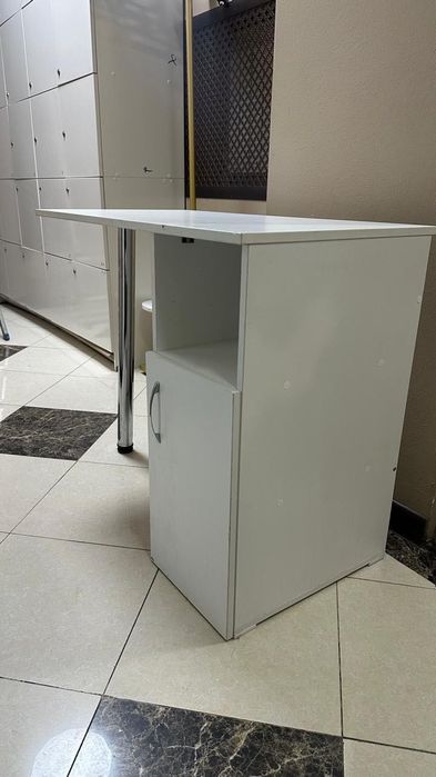 Маникюрный столик