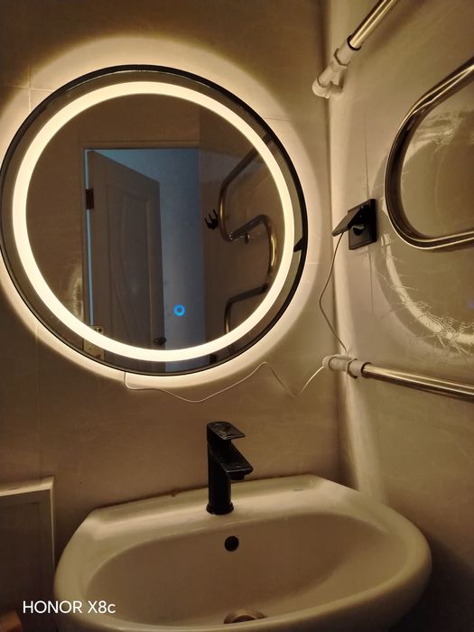 Зеркало с подсветкой 60*60