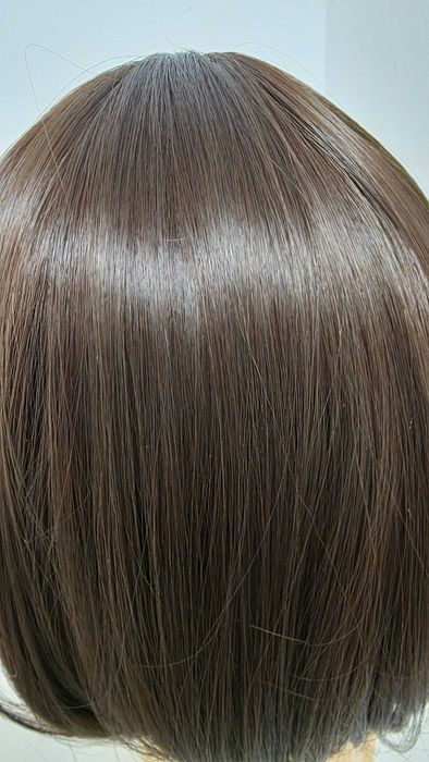 Perucă HAIRCUBE bob scurt șaten închis cu breton, sintetică