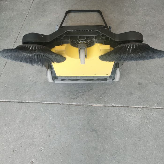 Mașină de măturat manuală Karcher S4 Twin, 20 l recipient, 680 mm latime lucru