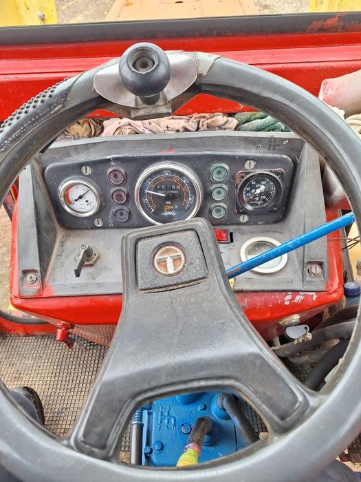 Vând tractor universal 643 DTC cu incarcator frontal