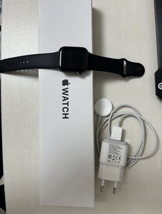 Apple Watch SE.