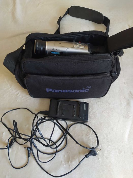 Видеокамера Panasonic VHS-C