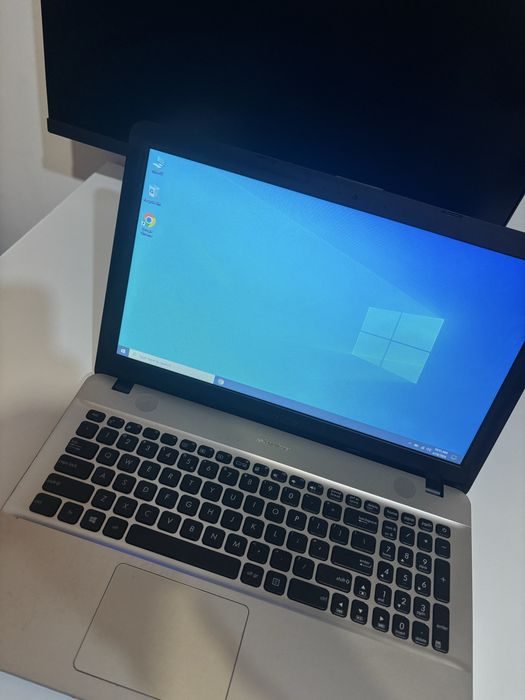 Laptop Asus VivoBook Baterie 2 Ore Jumatate