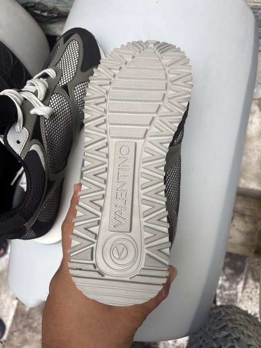 Adidasi Valentino