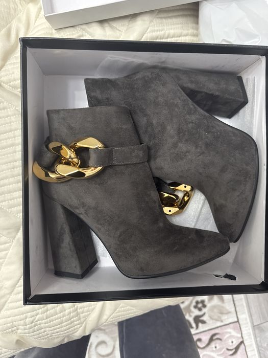 Сапожки на каблуке