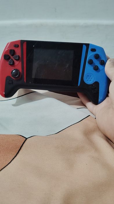 Vând doua console m8 300 ambele 160 aia cu joystick 140 aia fara +500 jocuri retro