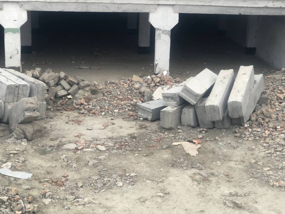 Лоток новые и шлакоблоки б/у