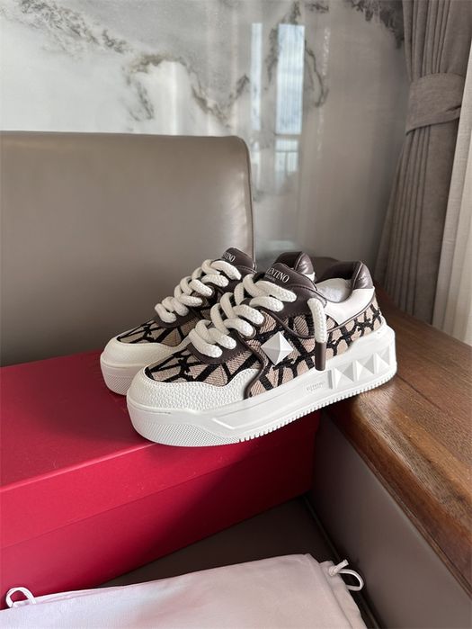 Valentino Garvani Stud XL