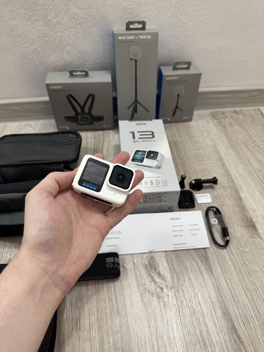 GoPro Hero 13 Black / Limited Edition Polar White / + accesorii GoPro.