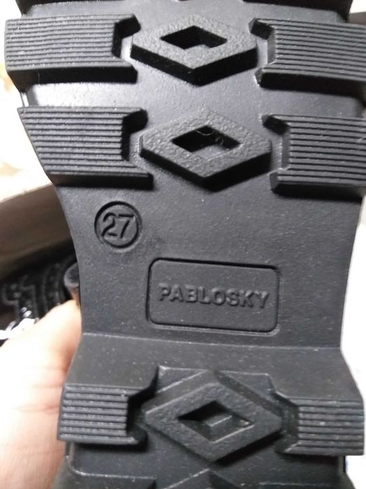 нови сандали  с перли 27 номер