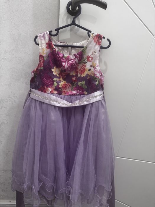 Розовое пышное платье