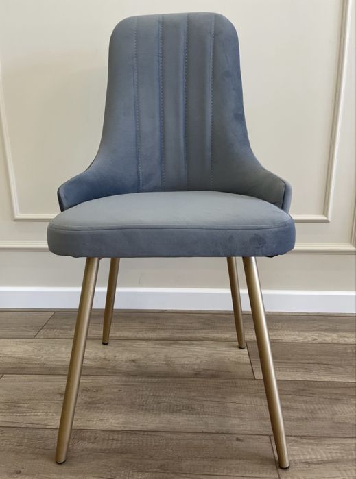 Продаю стол со стульями