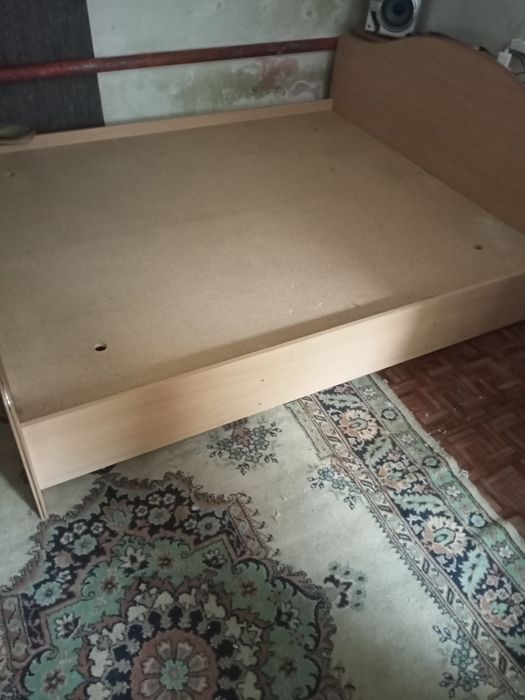 Продам кровать с матрасом
