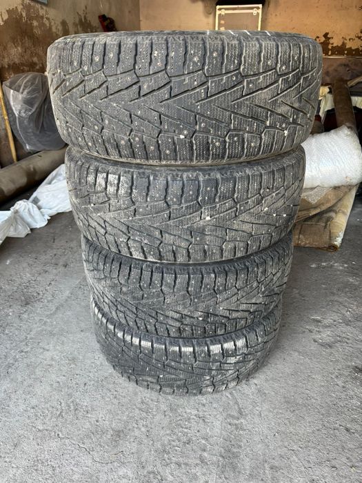 Продам шины 18 размер зимние