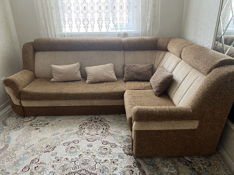 Продам угловой диван+кресло