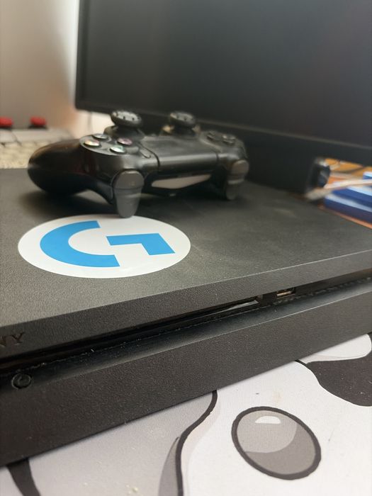 PlayStation 4 с джойстикк