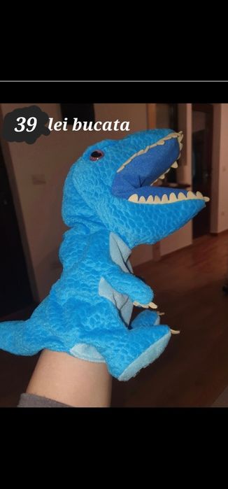 papusa de mana dinozaur