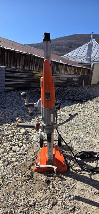 masina de carotat Husqvarna DM 220 si stativ Husqvarna DS250/carota