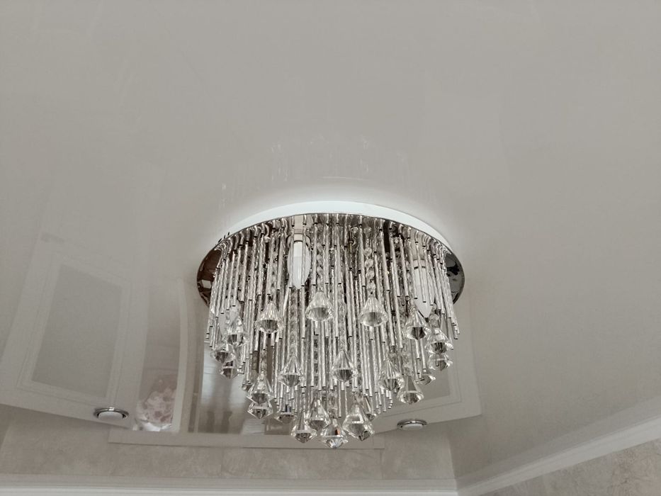 Люстра в нормальном состоянии.