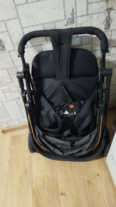 Продам прогулочную коляску