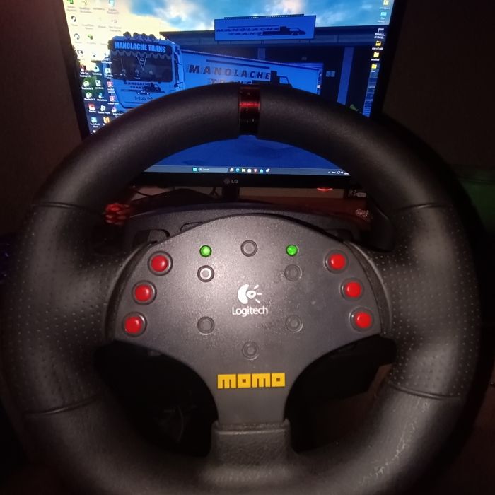 Vând volan Logitech momo racing