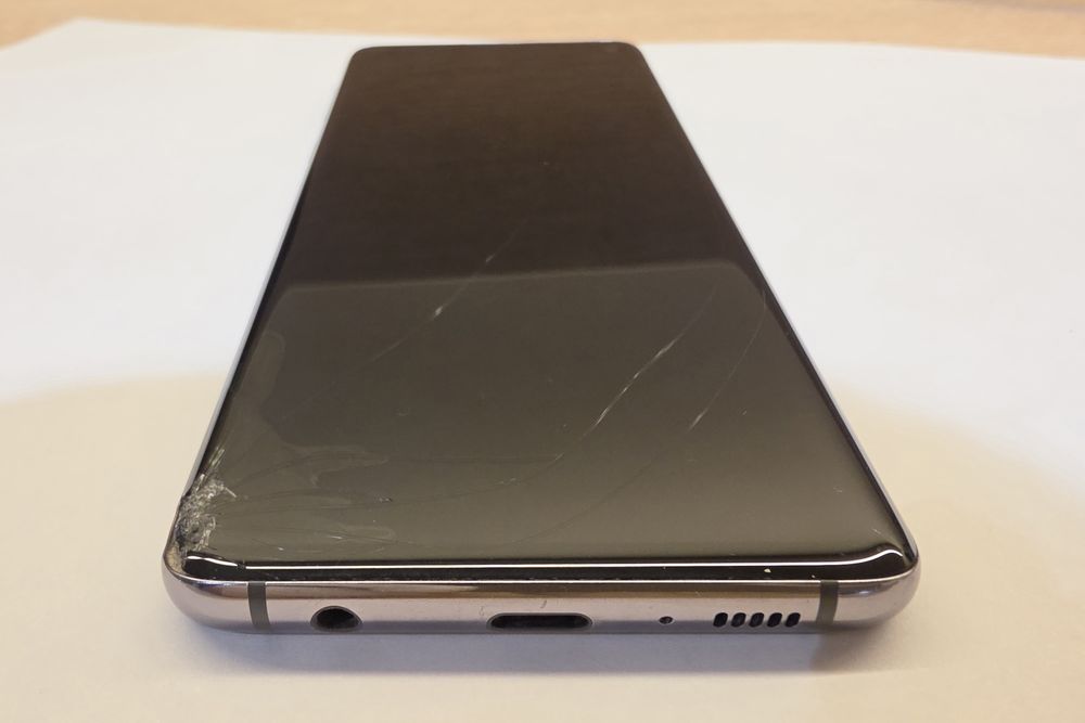 Samsung Galaxy S10 8/128GB (на запчасти разбит экран)
