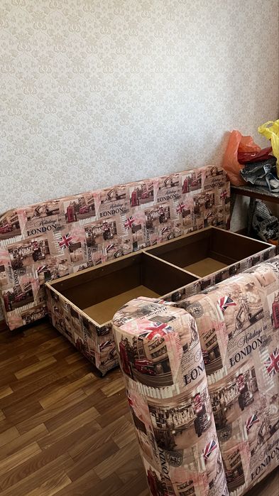 Продам диван в зал