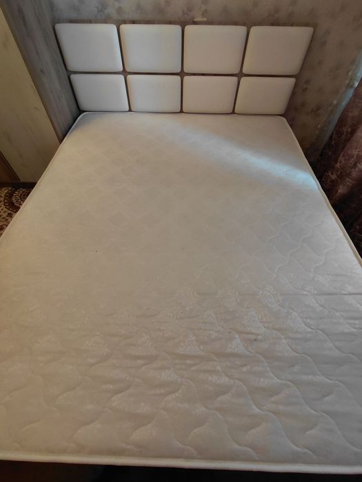 Продам двухспальную кровать