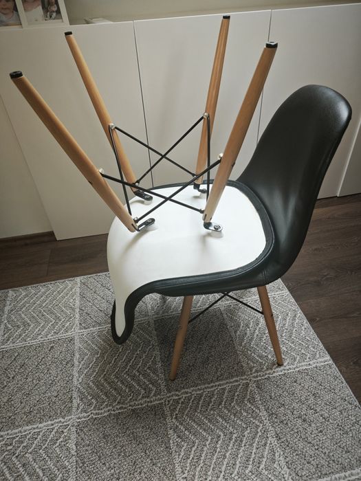 2 броя  кожени столове