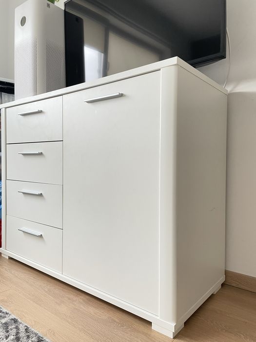 Comoda sertare comoda usa Comoda Mobexpert Comoda Alba 4 sertare 1 usa