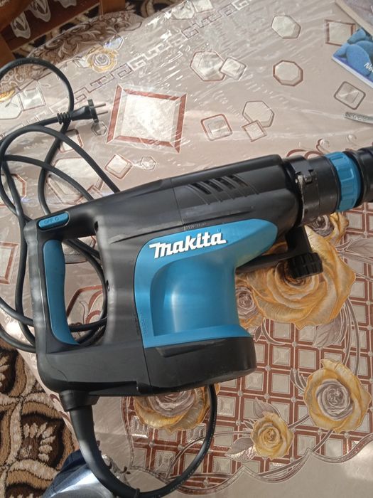 Отбойный молоток Макита