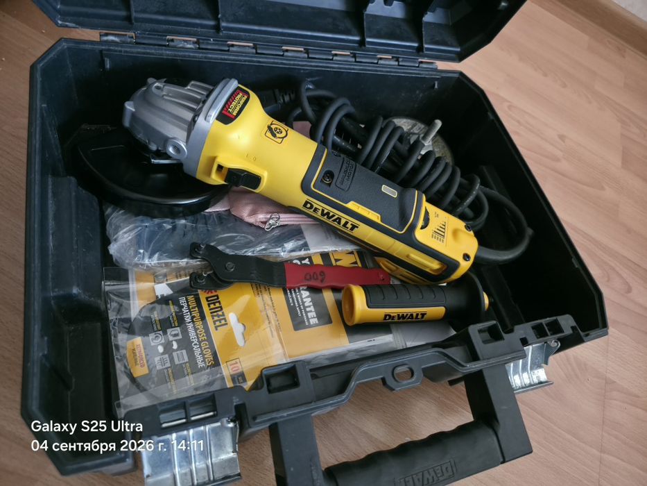 Шлифмашина угловая DeWALT DWE4357