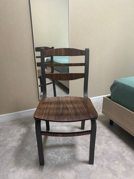 Крепкий стул 1 шт