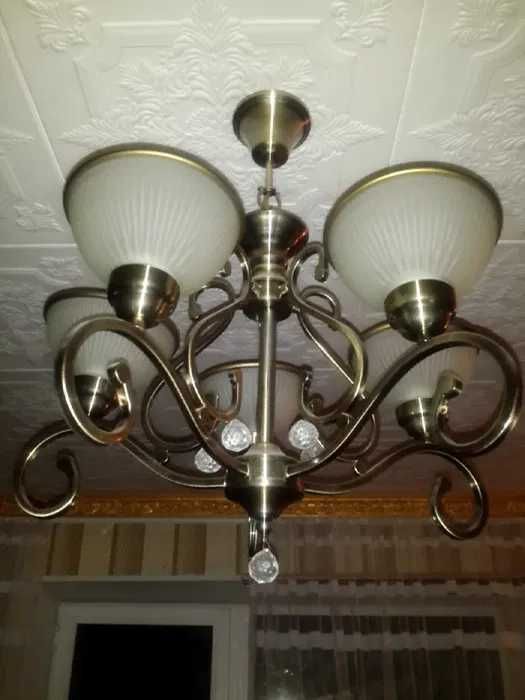 продам люстру бронзовую