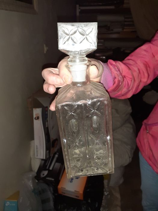 Посуда - чаши, тенджера, гарафа  и др.