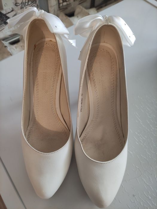 Продам, туфли женские .