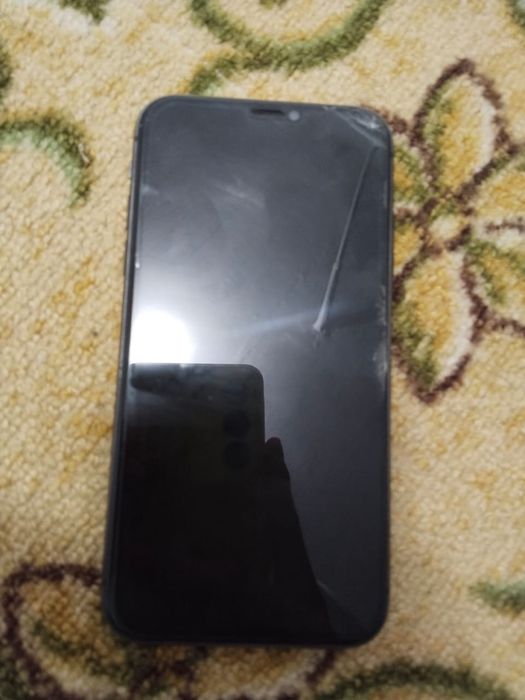 iPhone 11 черный свет