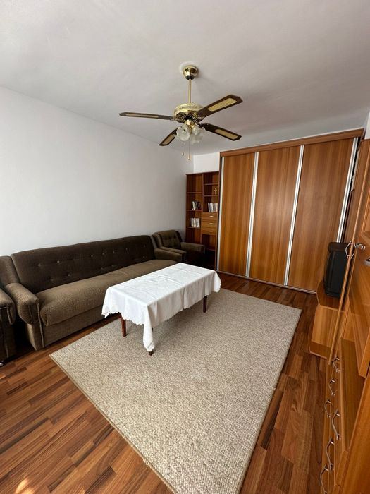 Inchiriez apt 2 cam decomandat